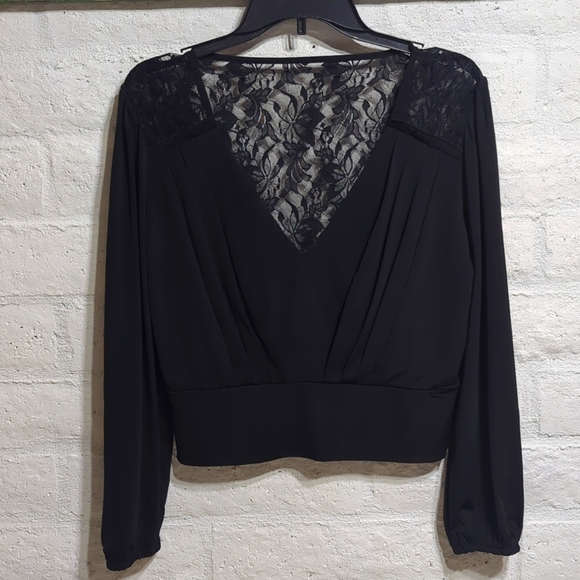 Venus Deep V neck Top - Picture 2 of 6